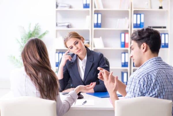 Choosing a Divorce Lawyer – 5 Tips from a Divorce Lawyer